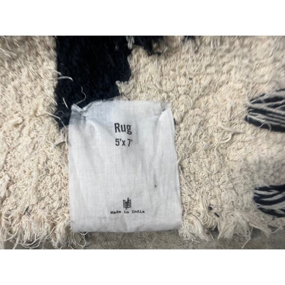 Urban Outfitters Allover Cross Shag Rag Rug 5 x 7 ft Black White - Picture 6 of 7